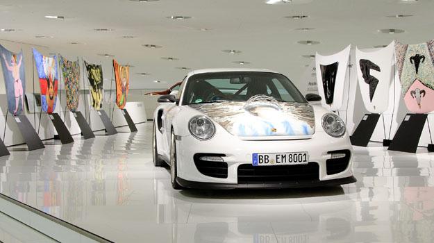 Capots de Porsche 911 GT2 transformados en obras de arte