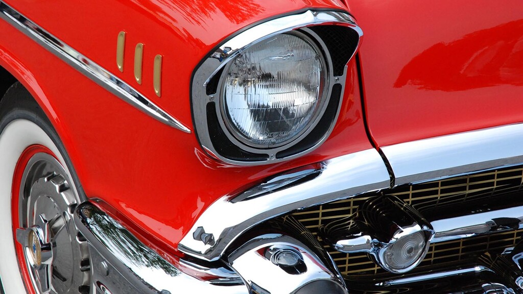 Libro celebra los 120 años desde la llegada del primer auto a Chile