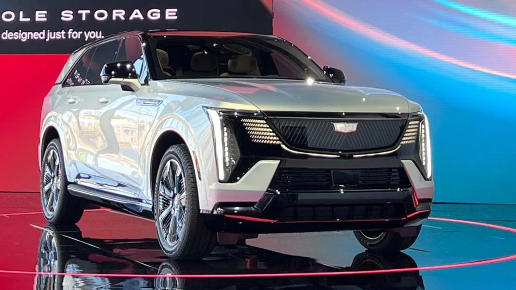 Cadillac Escalade IQ 2025, opulencia electrificada