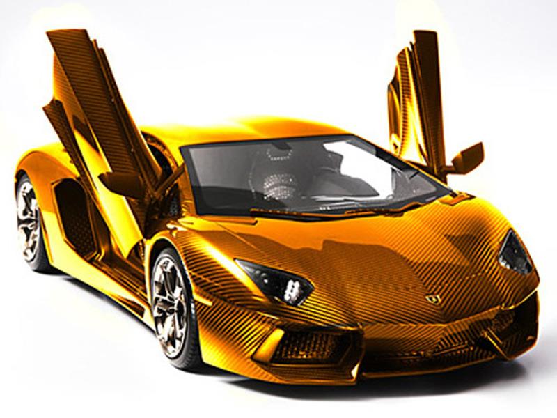 Lamborghini Aventador a escala de oro puro