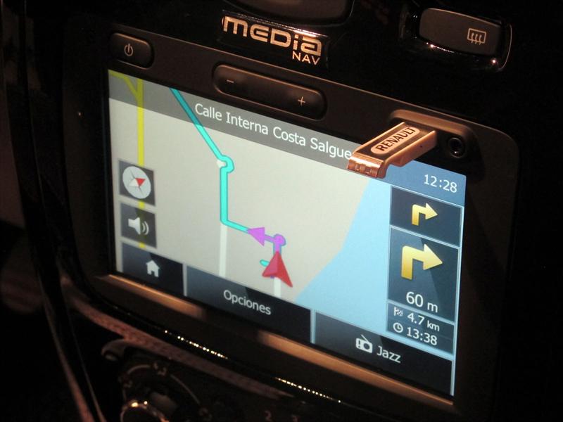 perdonado Verde Arsenal Renault Media Nav, GPS integrado para todos