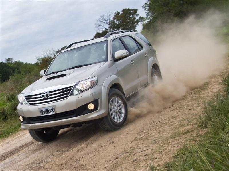 Toyota anuncia que la Hilux y la SW4 recibieron homologación por parte ...