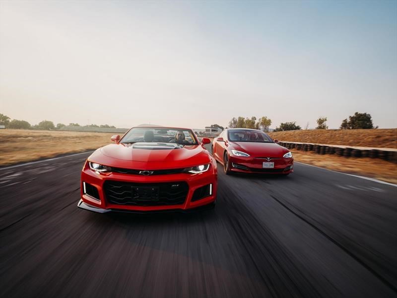 Frente a frente: Tesla Model S P100D vs Chevrolet Camaro ZL1