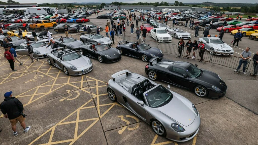 More than 500 supercars are out to have fun in the UK