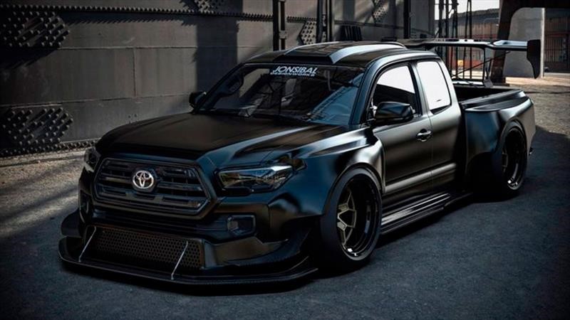 Este Toyota Tacoma dispone de 900 hp gracias a un motor V8 de NASCAR