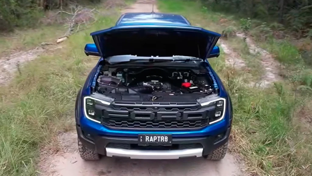 Alguien le puso un V8 a una Ford Ranger Raptor, y es increíble