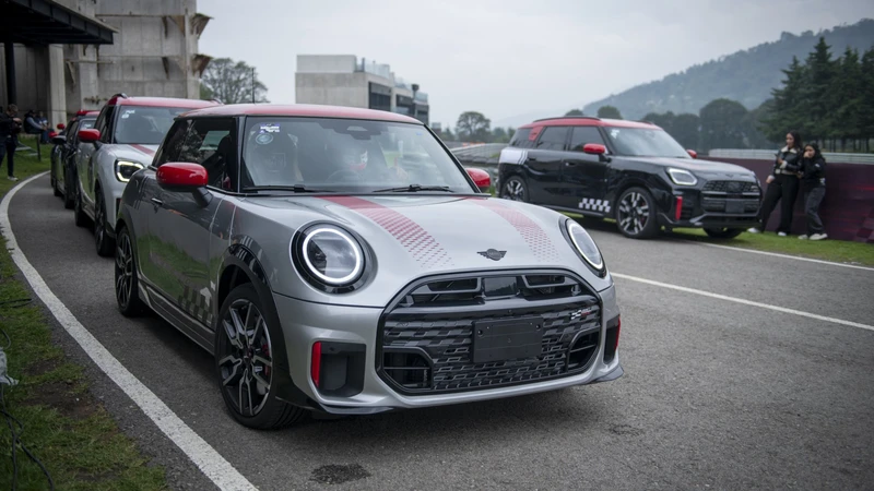 Mini John Cooper Works, manejamos toda la nueva generación en la pista de carreras