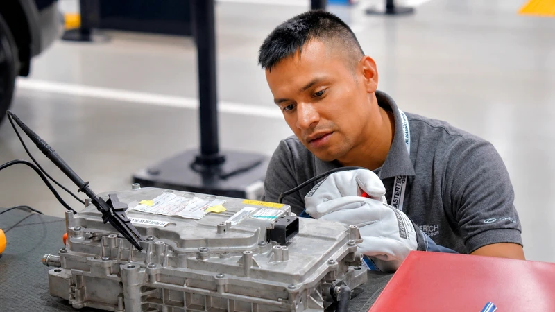 Chery Colombia eligió a su mejor técnico de posventa para la final mundial MasterTech 2026 en China