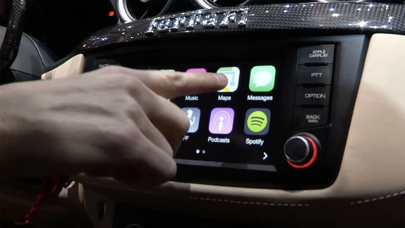 Pioneros Modernos: ¿Cuál fue el primer auto con Apple CarPlay?