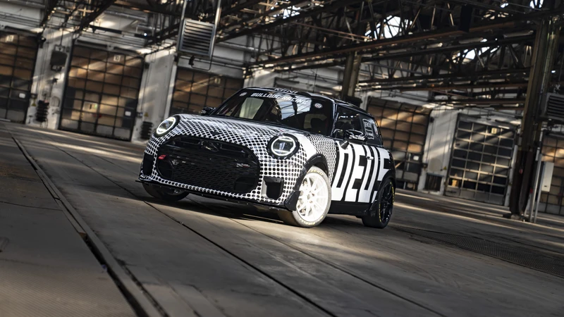 MINI John Cooper Works regresa al Infierno Verde con estilo y potencia
