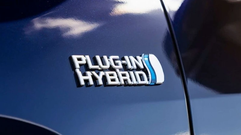Algunos híbridos enchufables contaminan más que los autos a combustión