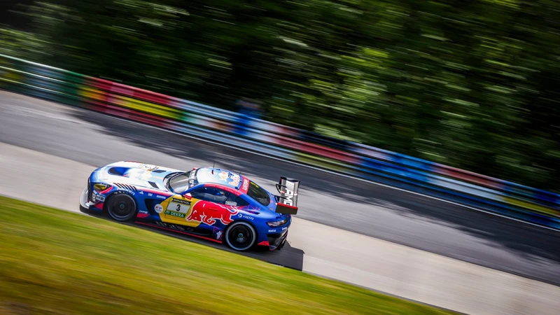 Max Verstappen perdió las 24 Horas de Nürburgring al final