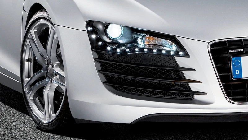 ¿Cuál fue el primer automóvil con iluminación LED?