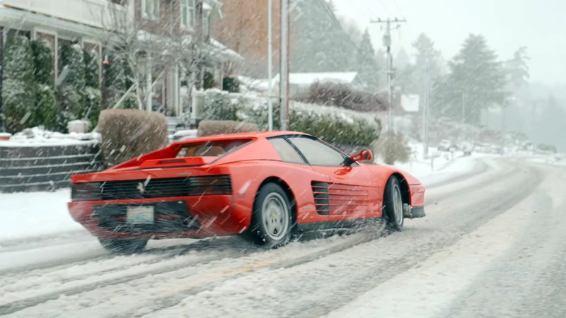 Video: manejar un deportivo vintage en la nieve es para los más expertos... y los más valientes