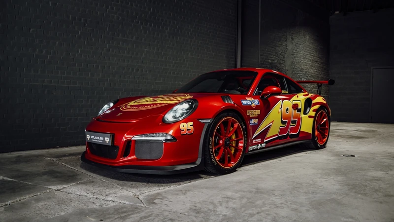 Este Porsche 911 GT3 RS inspirado en el Rayo McQueen está en busca de un nuevo dueño