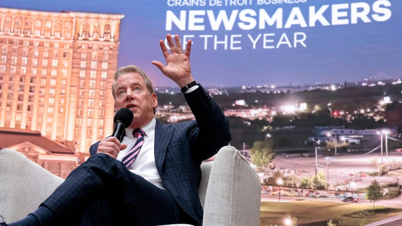 Bill Ford reconoció a los autos exhibidos en los 100 años de Ford México