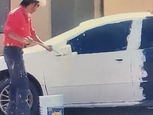 Video: ¡Ni de riesgo, pinte su carro así!