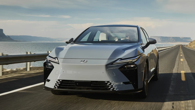 Lexus ES Hybrid 2027 llega a México: precio, potencia y equipamiento del sedán híbrido de lujo