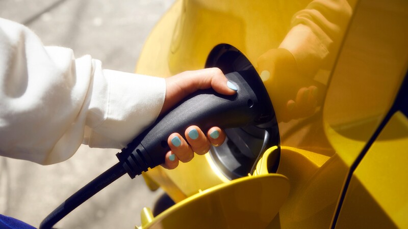 ¿Cuándo costarán lo mismo los autos eléctricos que los de gasolina?