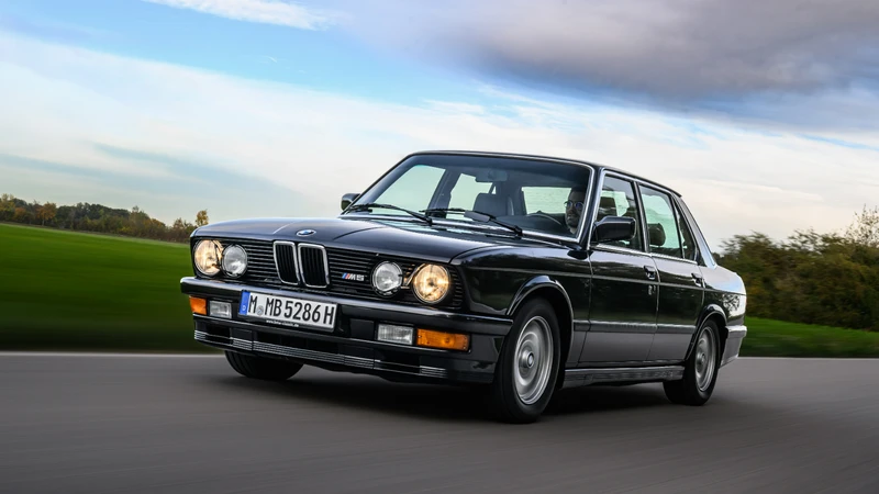 Manejamos el E28, el primer BMW M5 de la historia