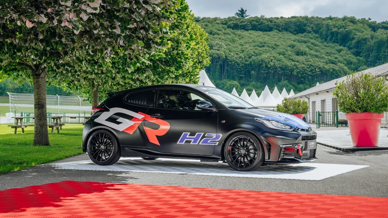 El Toyota GR Yaris de hidrógeno vuela en Goodwood 2024