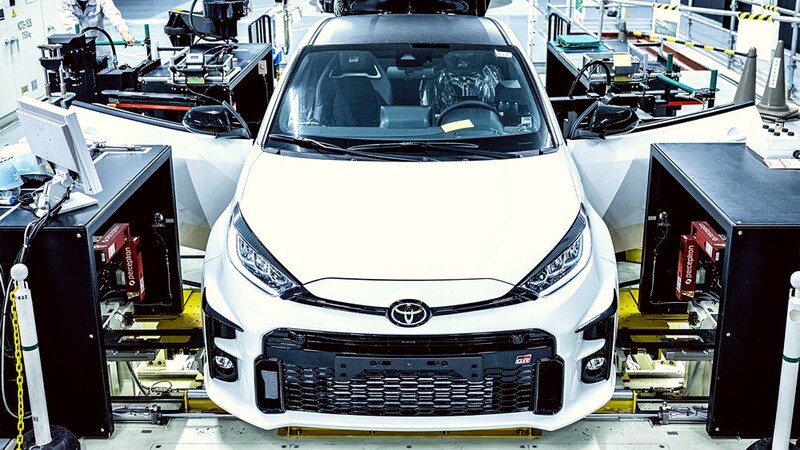 Por el terremoto, Toyota suspende la producción en algunas plantas de Japón