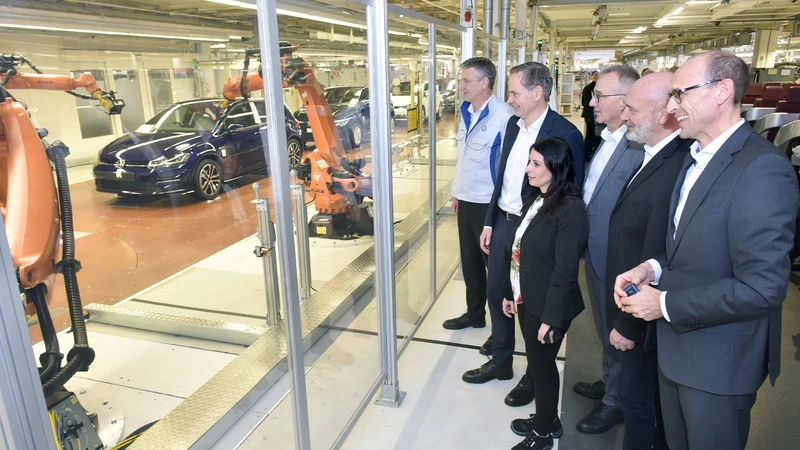 Volkswagen se hunde en una guerra interna: CEO enfrenta rebelión por recortes y cierres de plantas