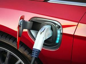 BMW y Nissan amplían red de carga para autos eléctricos en EU