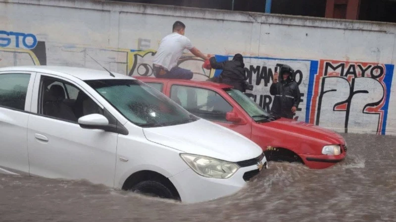 Lluvias e inundaciones: cómo proteger tu auto y qué errores evitar