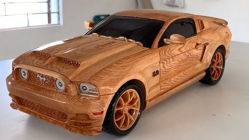 Video: genial Ford Mustang GT ¡de madera!
