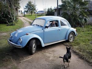 Ofrecen un millón de dólares a Mujica por su Volkswagen Sedán