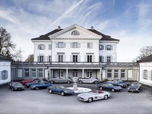 Una docena de autos clásicos abandonados en un castillo suizo