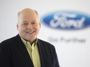 CEO de Ford habla sobre los carros autónomos