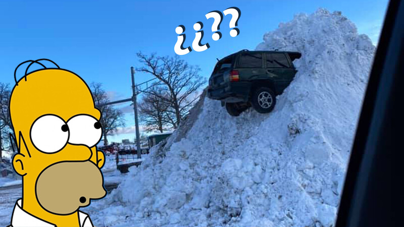 El misterio del Jeep Grand Cherokee incrustado en una montaña de nieve