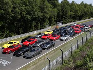 40 Ferrari F12berlinetta en el circuito de Nürburgring