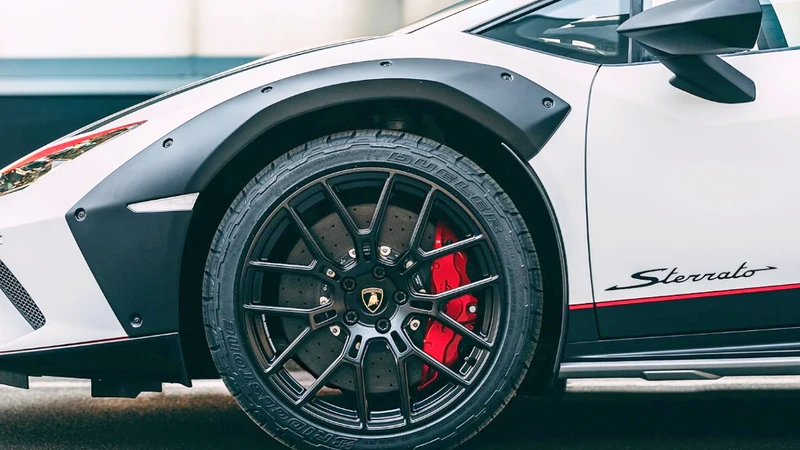 Lamborghini y Bridgestone presentan el primer neumático run flat todoterreno
