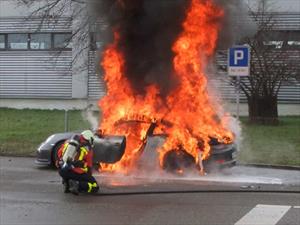 Se prendieron fuego 5 Porsche 911 GT3