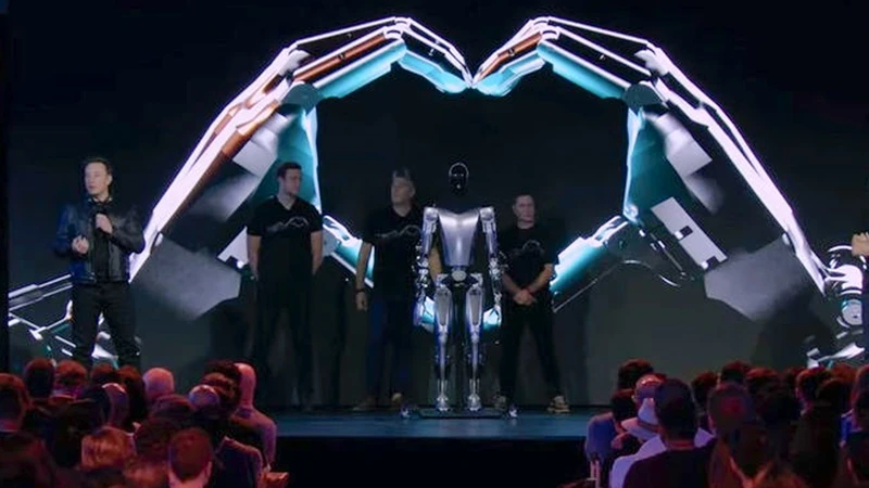 Tesla Optimus, Elon Musk inaugura la era humanoide