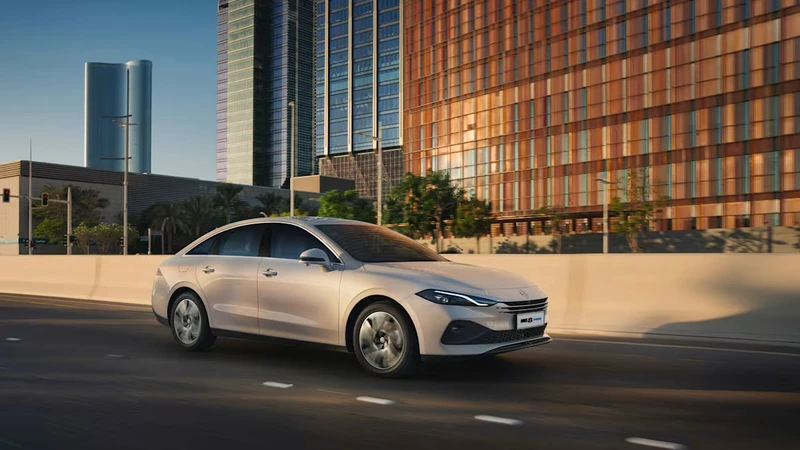 MG Motor presentó su nuevo MG 8 PHEV que promete más de 1.600 kms. de autonomía