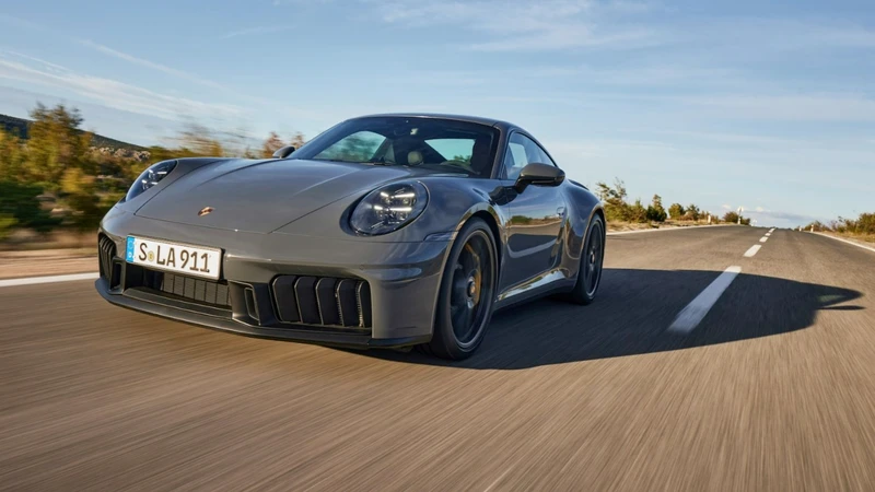Porsche lanza en Chile el primer 911 híbrido