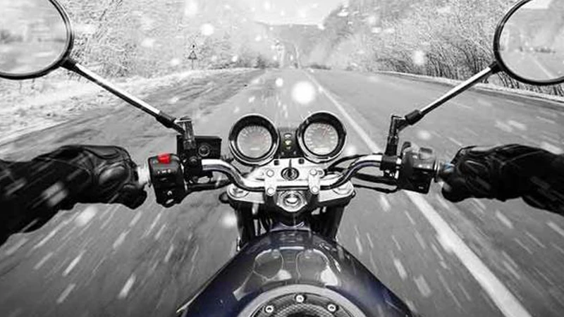 Tips para manejar una motocicleta en la lluvia