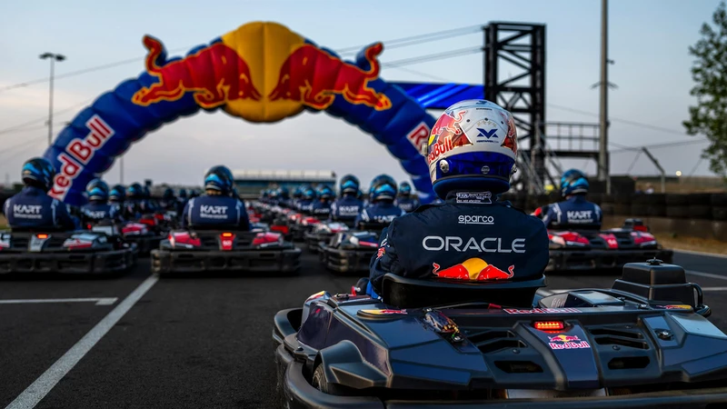 Max Verstappen correrá contra 100 pilotos en Silverstone