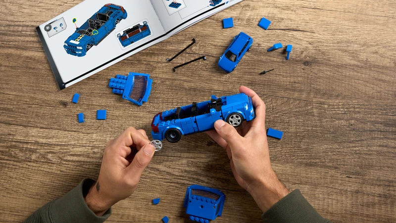 Hot Wheels lanzó los Audi Avant RS2 y R8 LMS