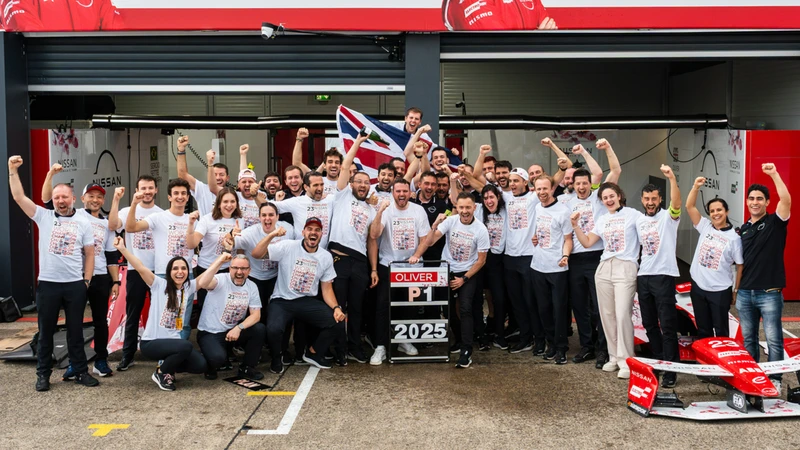 Fórmula E 2025: Rowland lleva a Nissan al título mundial