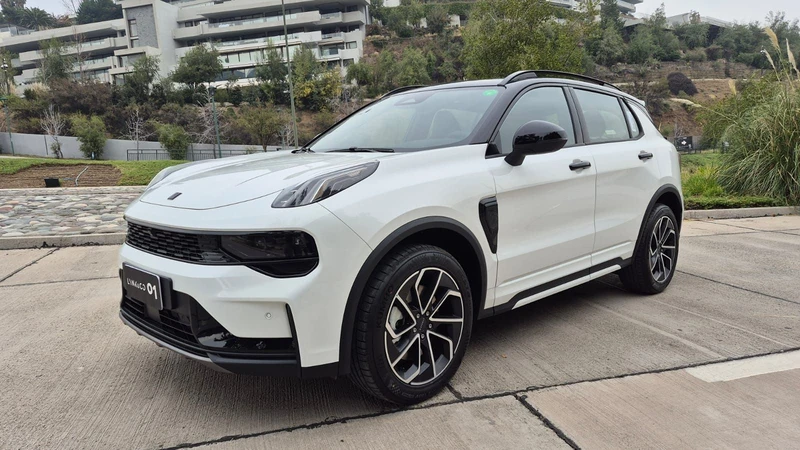 Lynk & Co lanza en Chile su segundo modelo PHEV, el 01 en dos versiones