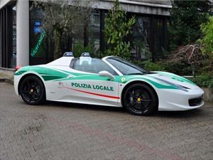 La policía italiana uitiliza un Ferrari 458 Spider confiscado a la mafia