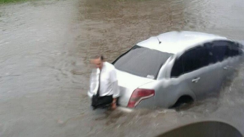 ¿Qué sucede si mi auto se inunda?
