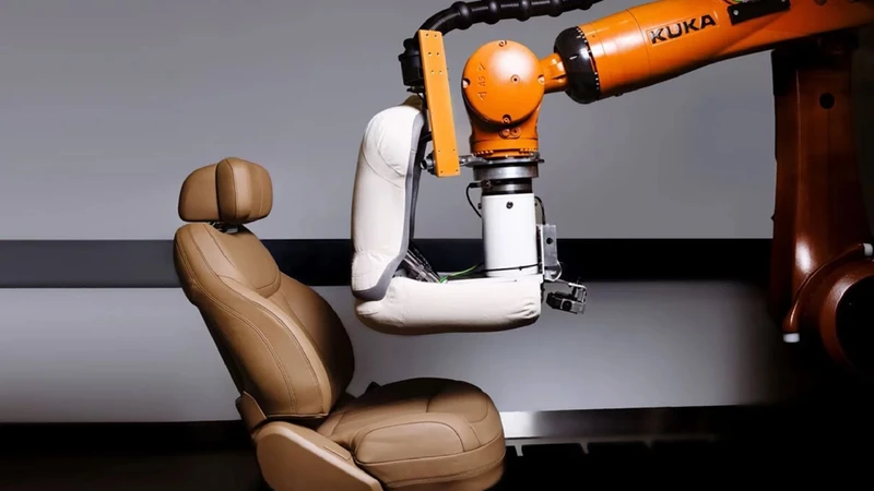 Jaguar Land Rover utiliza robots para probar los asientos de sus vehículos