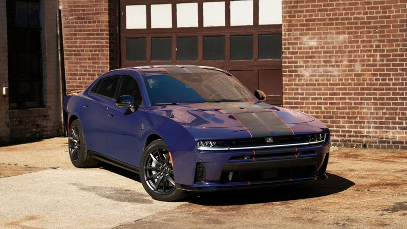 Dodge Charger estrena Purple Haze como forma de homenaje