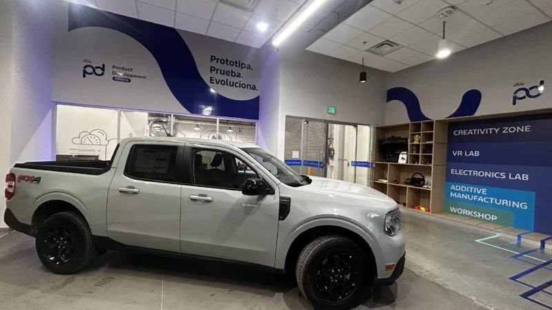 Ford de México acelera la innovación automotriz con nueva tecnología en su Makerspace